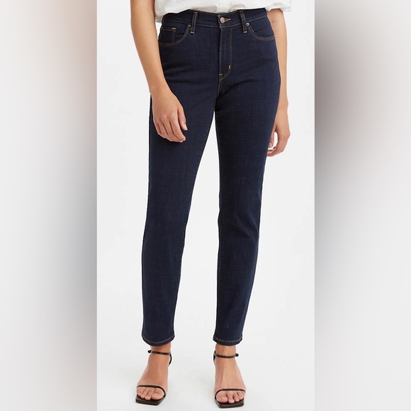 Levi’s dark wash size 28 - Picture 5 of 5